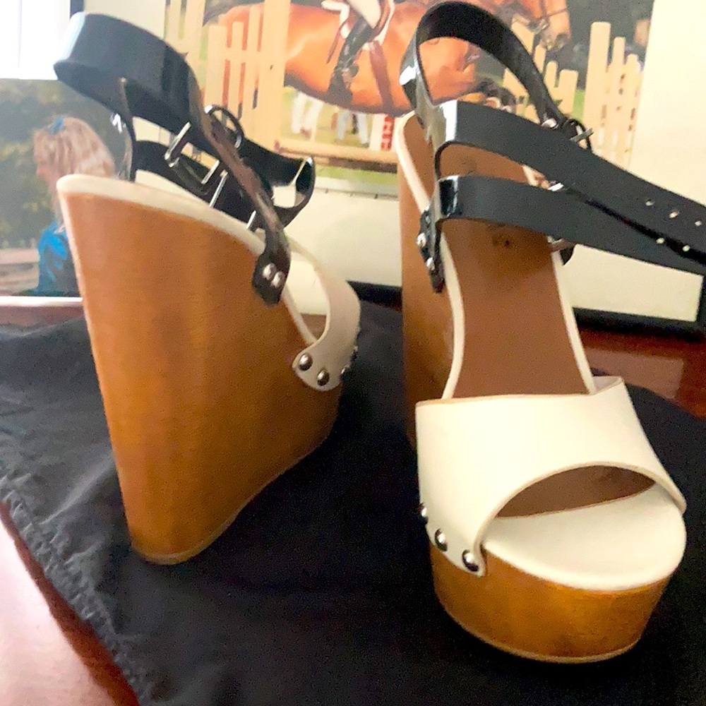 Like New Worn once black&white patent leather heal